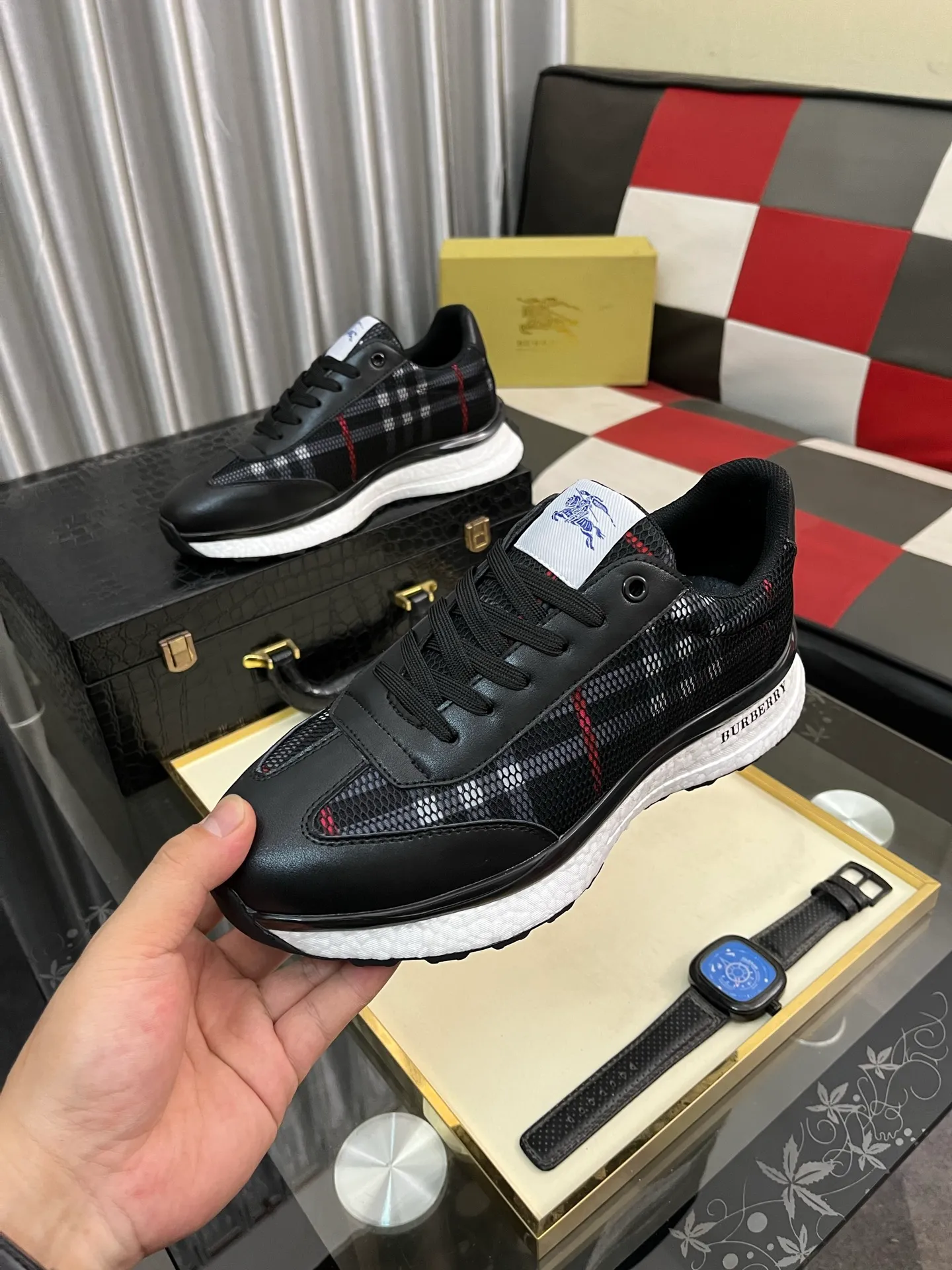 Men's shoes 💰438⌚️⌚️[BURBERRY] Burberry's authentic original high-end casual shoes🇨🇳Exquisite craftsmanship, this fabric is made of high mercerized fabric💯top layer🐷leather lining, suitable for drivers to drive🌴Original wear-resistant rubber outsole, versatile style, worth owning🍓Sizes 38-442️⃣Colors available
